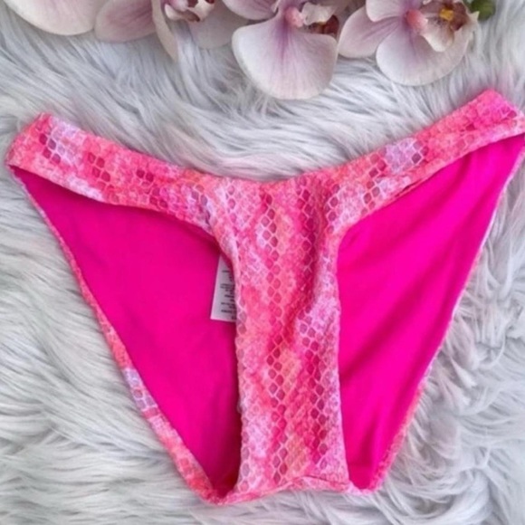 Isabella Rose Pink Bondi Scoop Bikini Bottoms Size Small 🌺 - Picture 2 of 5